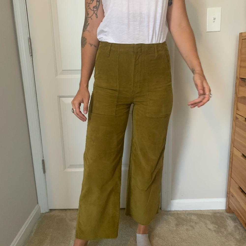 Urban Outfitters Capri-Bell bottoms size 4